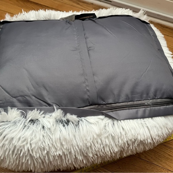 Best friends by Sheri Soothe and Snooze Lounge Shag Rectangular pet bed NWT - Picture 3 of 7